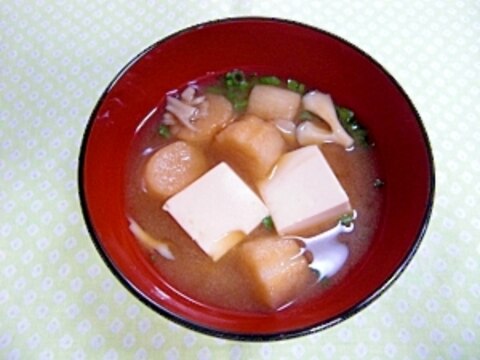 豆腐と麸の塩糀入り味噌汁